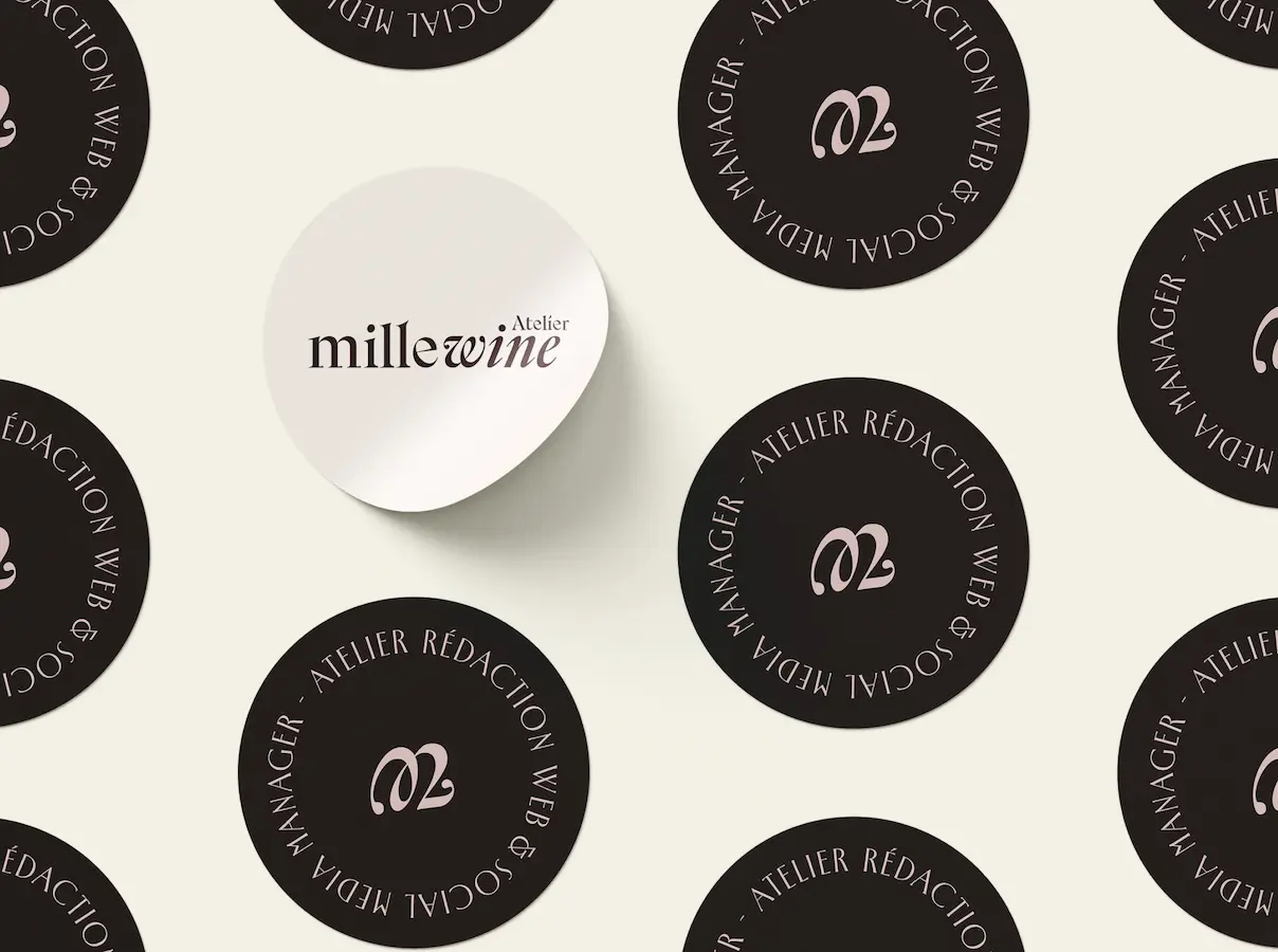 Monogramme MW calligraphié Atelier MilleWine — symbole logo premium branding vin